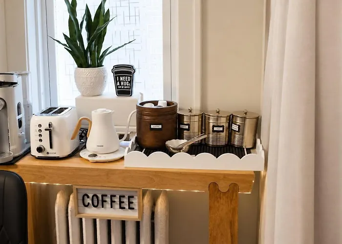 Workspace • Near Lakefront & Red Line • 6br * Chicago