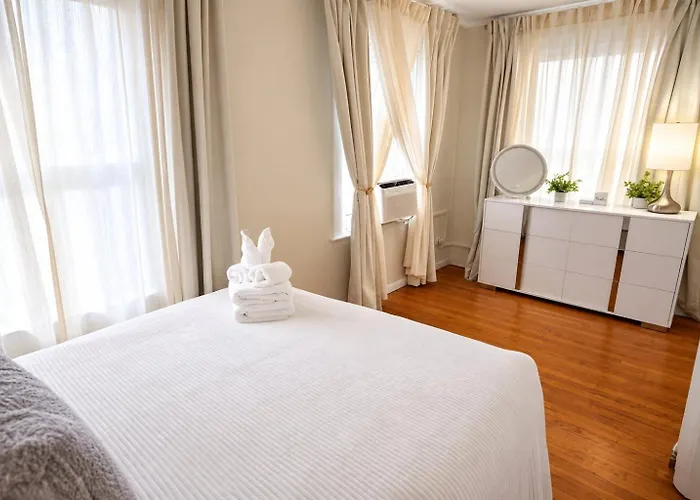 Workspace • Near Lakefront & Red Line • 6br