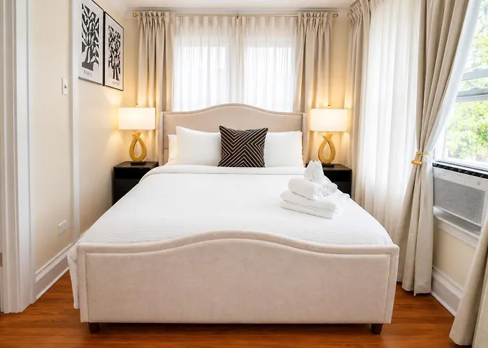Workspace • Near Lakefront & Red Line • 6br *